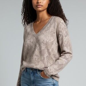 Carmen Marc Valvo Gray Metallic Python Snake Print V-neck Sweater Medium